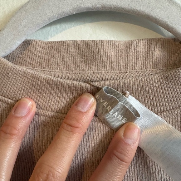🤎 Everlane The Seamless Tee 🤎 - Picture 3 of 4